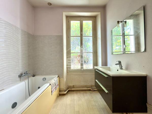 Maison familiale : 144.5 m2 / 5 chambres / garage / piscine chauffée