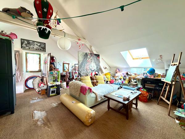 Maison familiale : 144.5 m2 / 5 chambres / garage / piscine chauffée