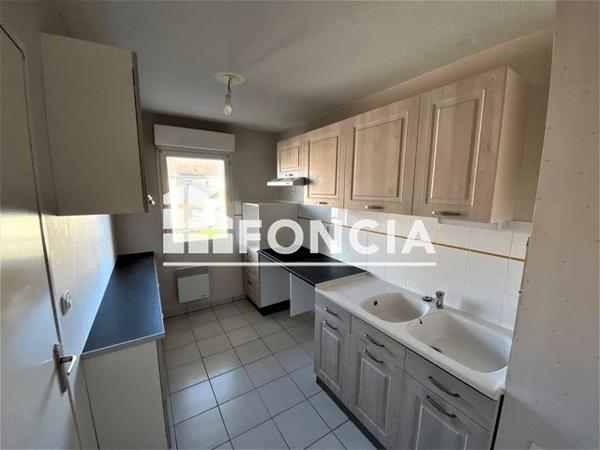 Location Appartement 3 pièces 61.69 m² - 6/8 RUE MAURICE VLAMICK Chatellerault 86100