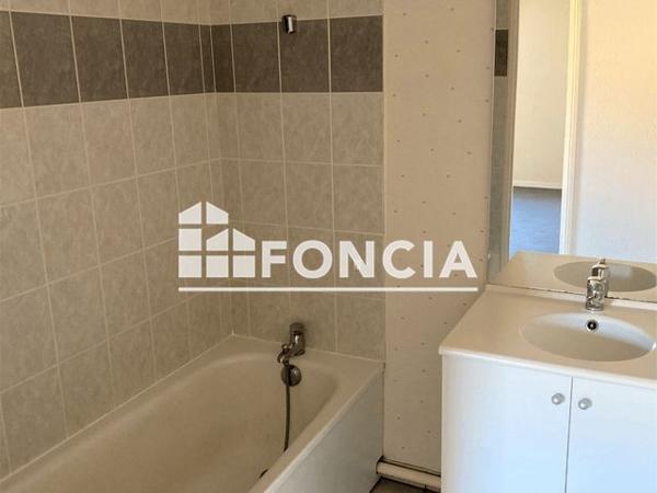 Location Appartement 3 pièces 61.69 m² - 6/8 RUE MAURICE VLAMICK Chatellerault 86100