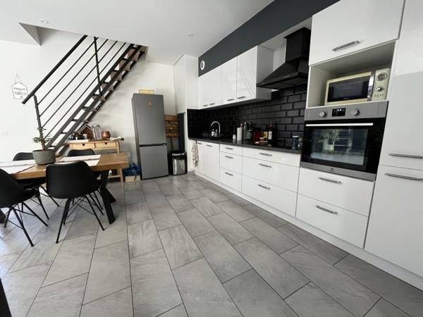 Maison 393 000 € Bègles 3 p 82 m² DPE B