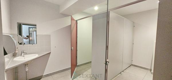 Bâtiment commercial d’exception – Deux niveaux – Prestations haut de gamme