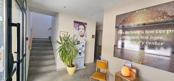 Bâtiment commercial d’exception – Deux niveaux – Prestations haut de gamme