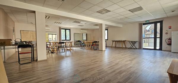 Bâtiment commercial d’exception – Deux niveaux – Prestations haut de gamme