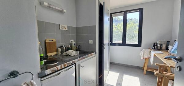 Bâtiment commercial d’exception – Deux niveaux – Prestations haut de gamme