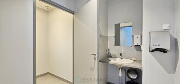 Bâtiment commercial d’exception – Deux niveaux – Prestations haut de gamme