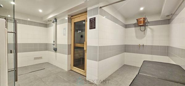 Bâtiment commercial d’exception – Deux niveaux – Prestations haut de gamme