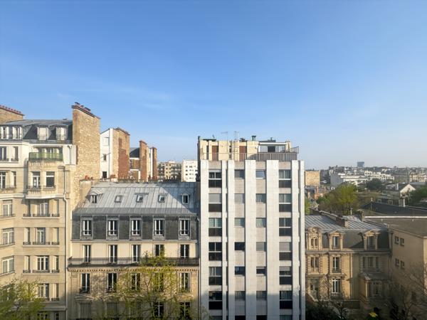 Appartement
         2 pièces
        - 35 m² 285 000 € *