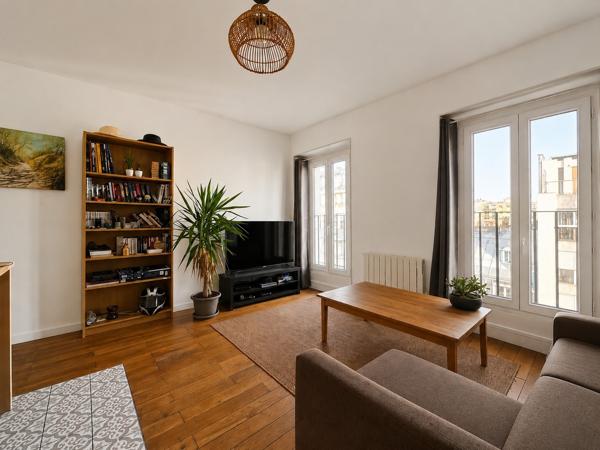 Appartement
         2 pièces
        - 35 m² 285 000 € *