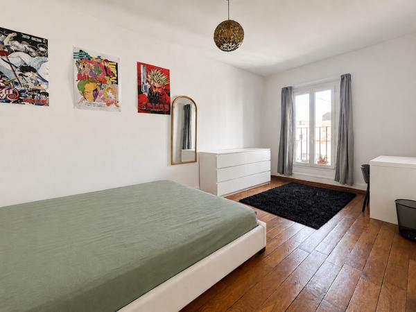 Appartement
         2 pièces
        - 35 m² 285 000 € *