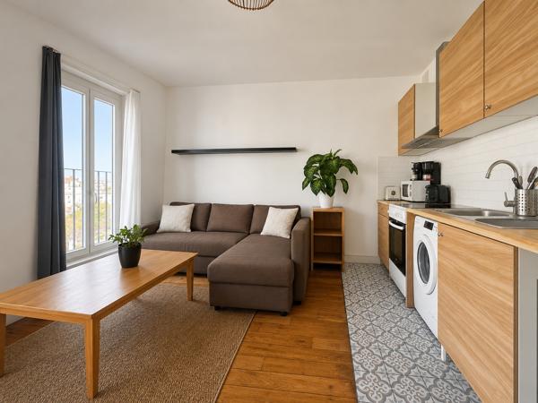 Appartement
         2 pièces
        - 35 m² 285 000 € *
