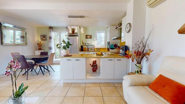 Une adresse confidentielle et jardin Méditérannéen face à la mer.