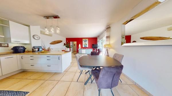 Une adresse confidentielle et jardin Méditérannéen face à la mer.