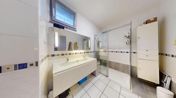 Une adresse confidentielle et jardin Méditérannéen face à la mer.