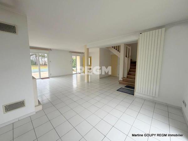 Saint-Cyr-en-Val (45590) Saint-Cyr-en-Val (45590) - Maison 154 m² carrez (158m²/sol) – 4 Chbrs – Piscine – T 709 m²