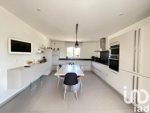 Maison 6 pièces de 236 m² à Bompas (66430)