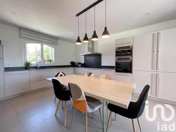 Maison 6 pièces de 236 m² à Bompas (66430)