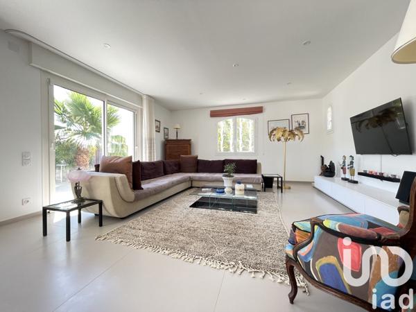 Maison 6 pièces de 236 m² à Bompas (66430)