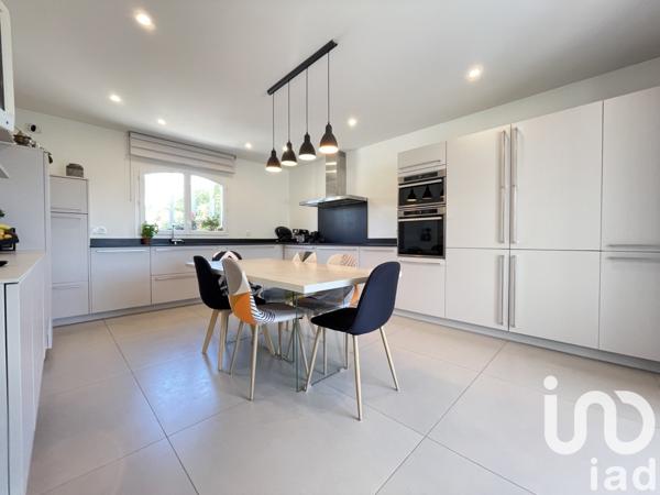 Maison 6 pièces de 236 m² à Bompas (66430)