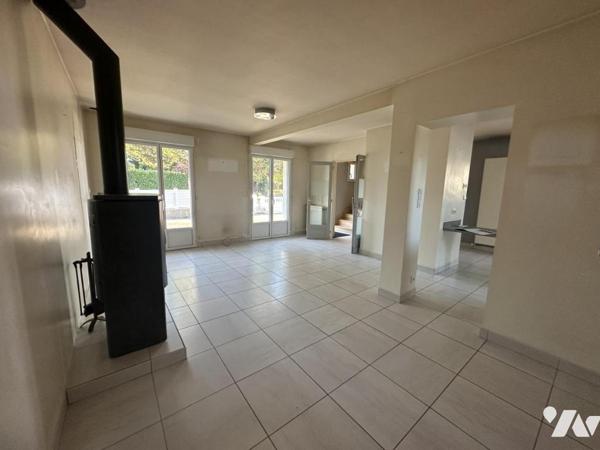 A VENDRE 56 SENE Centre, à 2 pas commerces, maison non mitoyenne, jardin 601 m²