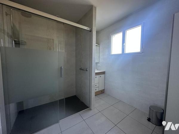 A VENDRE 56 SENE Centre, à 2 pas commerces, maison non mitoyenne, jardin 601 m²