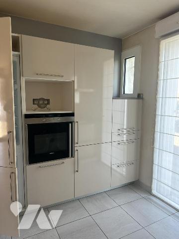 A VENDRE 56 SENE Centre, à 2 pas commerces, maison non mitoyenne, jardin 601 m²