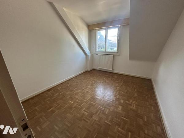 A VENDRE 56 SENE Centre, à 2 pas commerces, maison non mitoyenne, jardin 601 m²