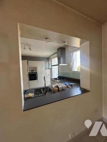 A VENDRE 56 SENE Centre, à 2 pas commerces, maison non mitoyenne, jardin 601 m²