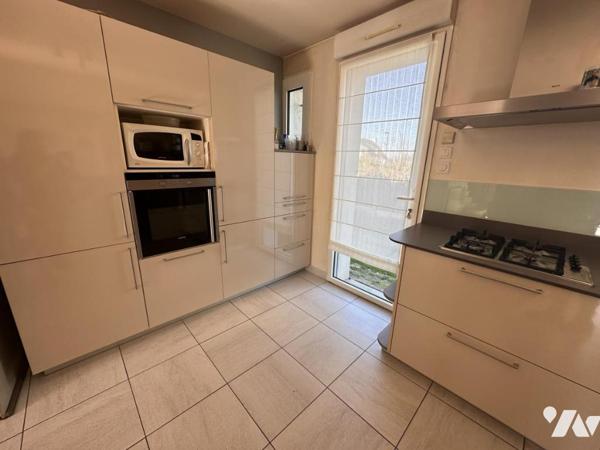 A VENDRE 56 SENE Centre, à 2 pas commerces, maison non mitoyenne, jardin 601 m²