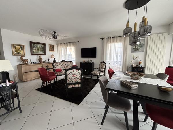 APPARTEMENT T3 – LES PRESIDENTS – VUE MER Toutes les caractéristiques