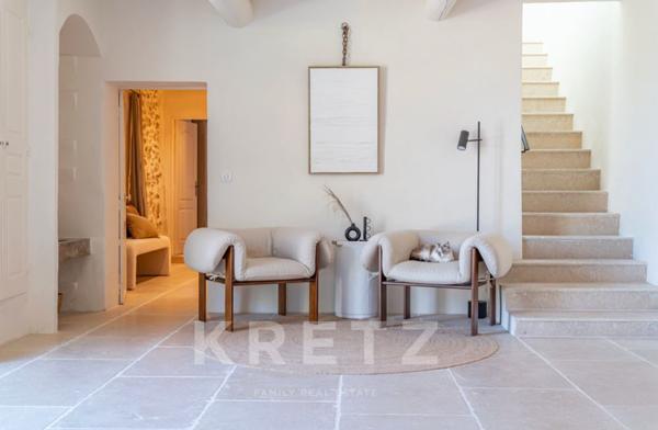 EXCLUSIVITÉ – EYGALIÈRES – MAS AUTHENTIQUE DU XVIIIe SIÈCLE DE 320 m2, 6 chambres