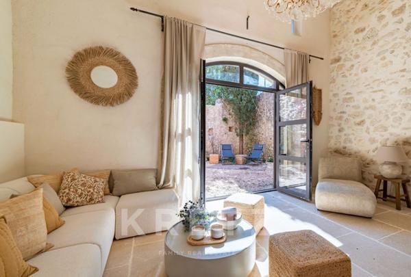 EXCLUSIVITÉ – EYGALIÈRES – MAS AUTHENTIQUE DU XVIIIe SIÈCLE DE 320 m2, 6 chambres