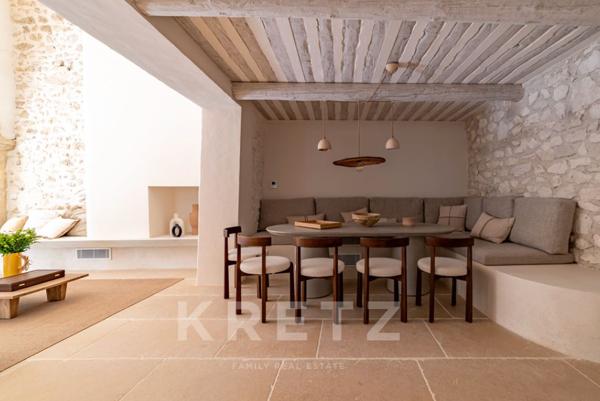 EXCLUSIVITÉ – EYGALIÈRES – MAS AUTHENTIQUE DU XVIIIe SIÈCLE DE 320 m2, 6 chambres