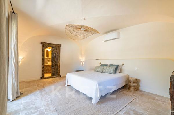 EXCLUSIVITÉ – EYGALIÈRES – MAS AUTHENTIQUE DU XVIIIe SIÈCLE DE 320 m2, 6 chambres