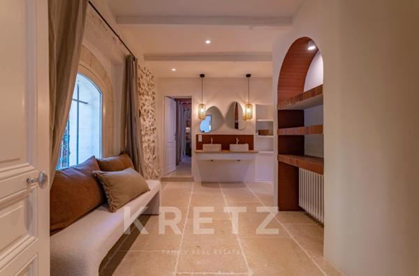 EXCLUSIVITÉ – EYGALIÈRES – MAS AUTHENTIQUE DU XVIIIe SIÈCLE DE 320 m2, 6 chambres