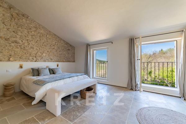 EXCLUSIVITÉ – EYGALIÈRES – MAS AUTHENTIQUE DU XVIIIe SIÈCLE DE 320 m2, 6 chambres
