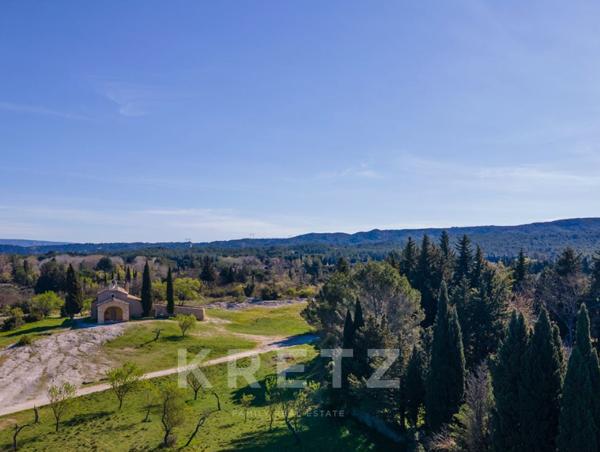 EXCLUSIVITÉ – EYGALIÈRES – MAS AUTHENTIQUE DU XVIIIe SIÈCLE DE 320 m2, 6 chambres