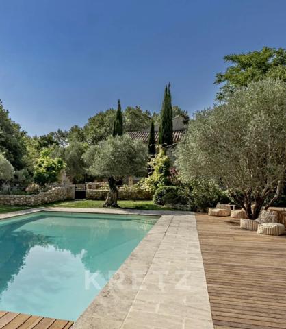EXCLUSIVITÉ – EYGALIÈRES – MAS AUTHENTIQUE DU XVIIIe SIÈCLE DE 320 m2, 6 chambres