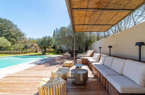 EXCLUSIVITÉ – EYGALIÈRES – MAS AUTHENTIQUE DU XVIIIe SIÈCLE DE 320 m2, 6 chambres