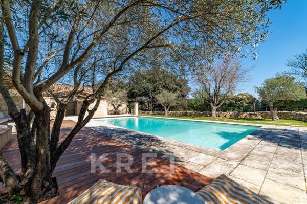 EXCLUSIVITÉ – EYGALIÈRES – MAS AUTHENTIQUE DU XVIIIe SIÈCLE DE 320 m2, 6 chambres