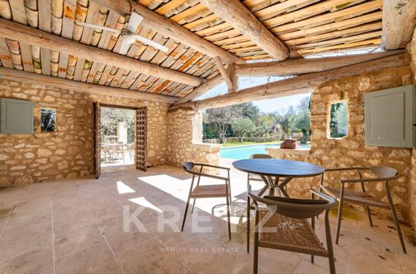 EXCLUSIVITÉ – EYGALIÈRES – MAS AUTHENTIQUE DU XVIIIe SIÈCLE DE 320 m2, 6 chambres
