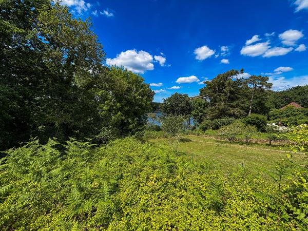 TERRAIN CONSTRUCTIBLE KERFANY LES PINS !