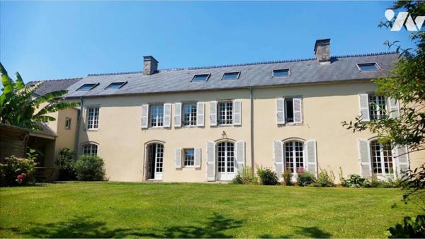 Propriété de caractère en très bon état, implantée sur un beau parc de 4.352 m² en centre ville sans