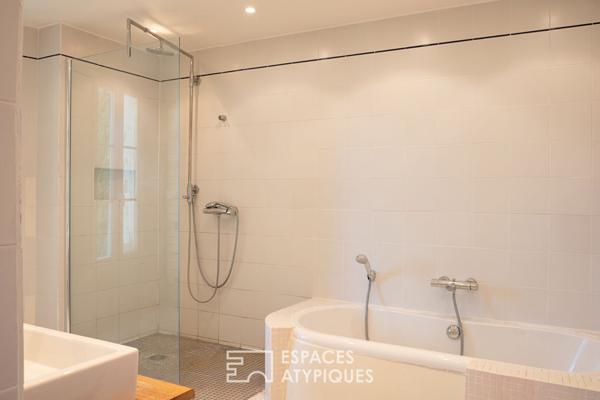 Ancienne école du XIXe s. avec piscine et ateliers d’artiste