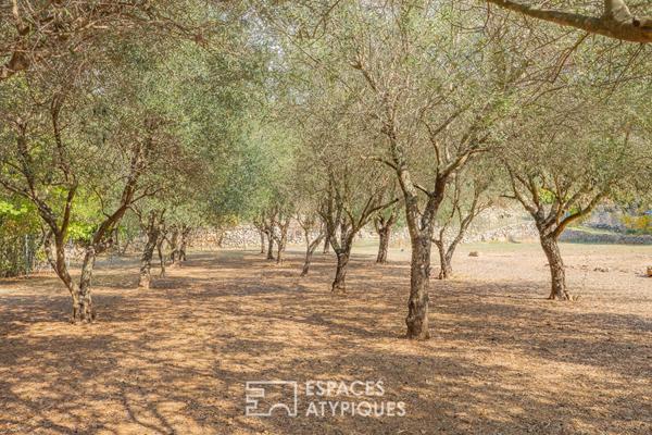 Ancienne école du XIXe s. avec piscine et ateliers d’artiste