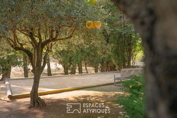 Ancienne école du XIXe s. avec piscine et ateliers d’artiste