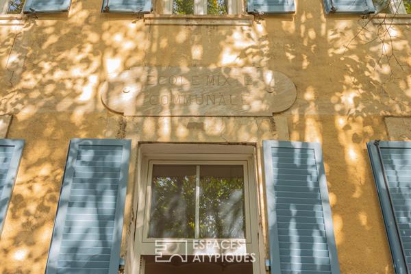 Ancienne école du XIXe s. avec piscine et ateliers d’artiste
