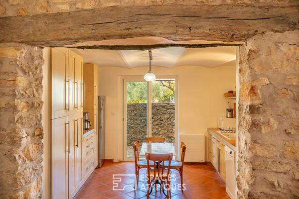 Ancienne école du XIXe s. avec piscine et ateliers d’artiste