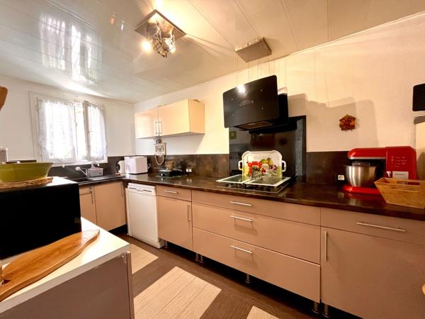 IMPASSE AU CALME - MAISON 102 m2 - JARDINET, TERRASSE - 2/3 chambres + combles + dépendances -399 600 euro