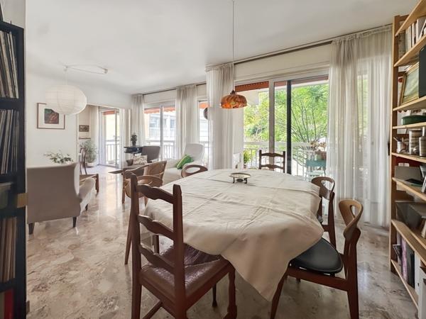APPARTEMENT T4 AU CALME ABSOLU AVEC BALCON PROCHE CV HISTORIQUE